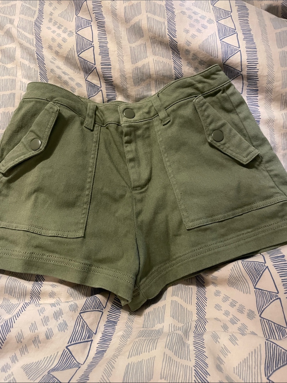 VENUS Olive Green Utility Shorts with Front Flap Pockets size 4